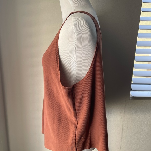 NIKE YOGA TANK TOP - Picture 2 of 5